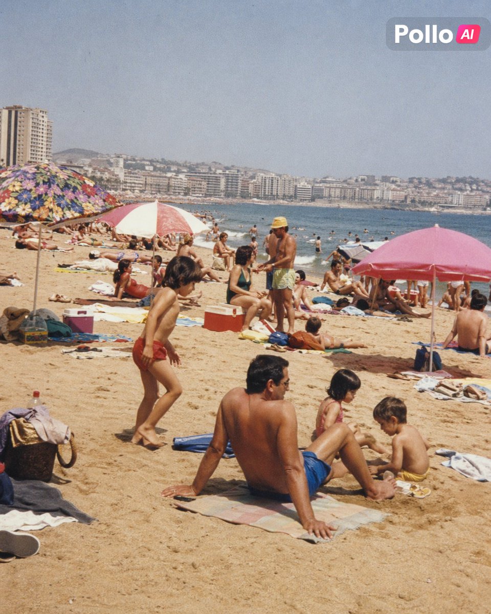 产品视觉 GPT Image 2 提示词：1990s Spanish Beach Family Snapshot