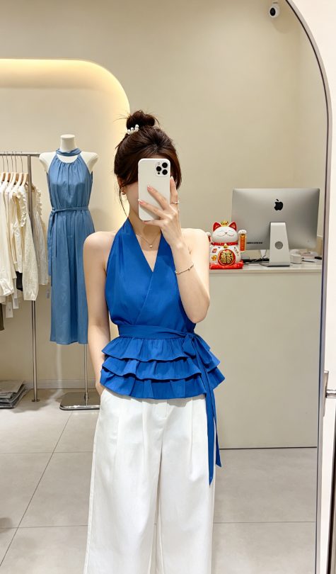 AI 女装 GPT Image 2 提示词：女装店自拍 AI 女装提示词 1