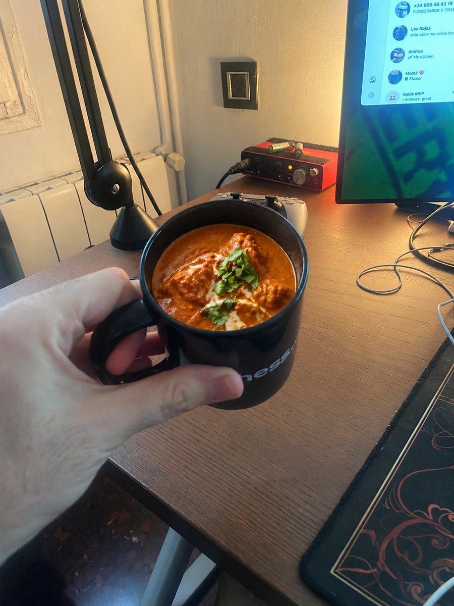 产品视觉 GPT Image 2 提示词：Chicken Tikka Masala Mug Desk Photo
