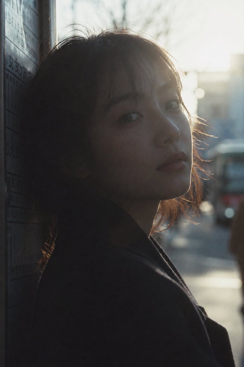 界面稿 GPT Image 2 提示词：Cinematic Urban Silhouette Portrait