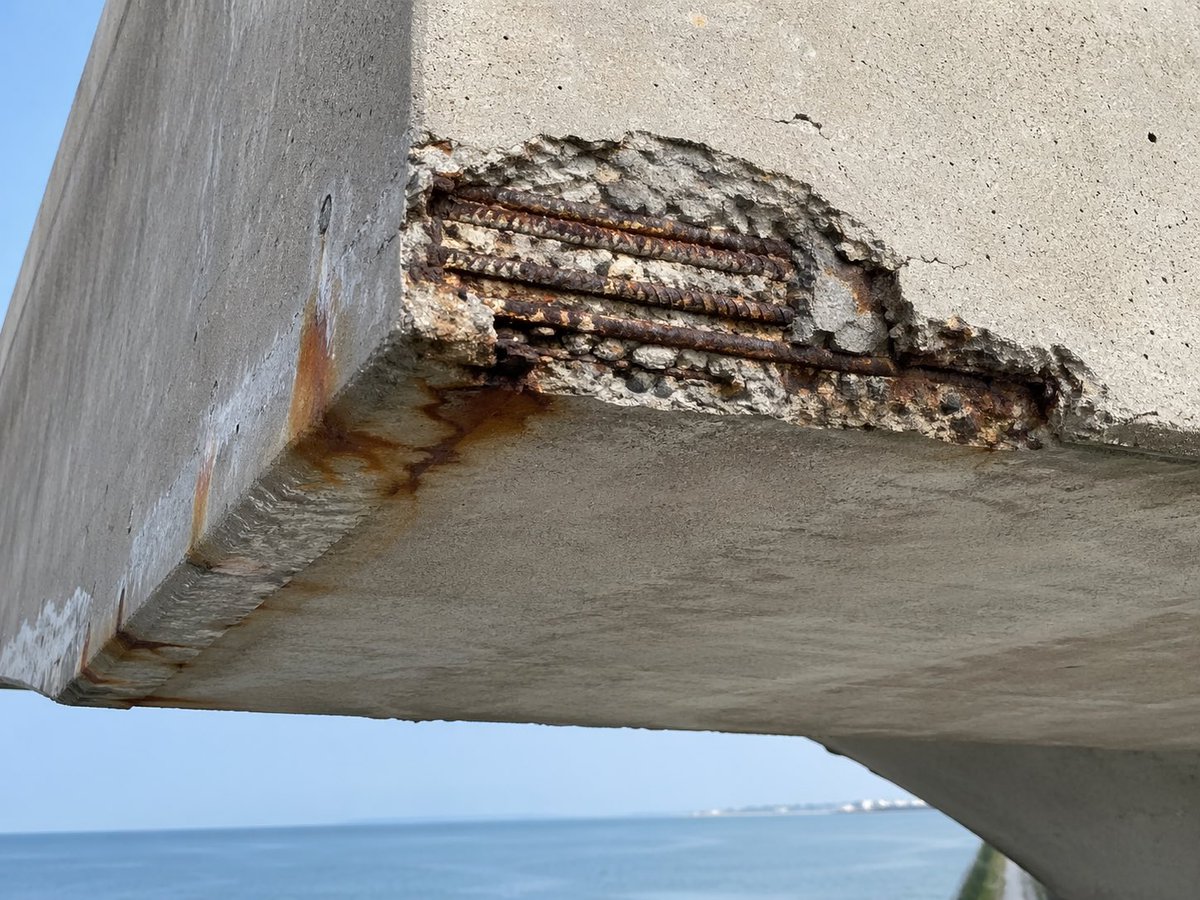 教育图解 GPT Image 2 提示词：Coastal Reinforced Concrete Salt Damage