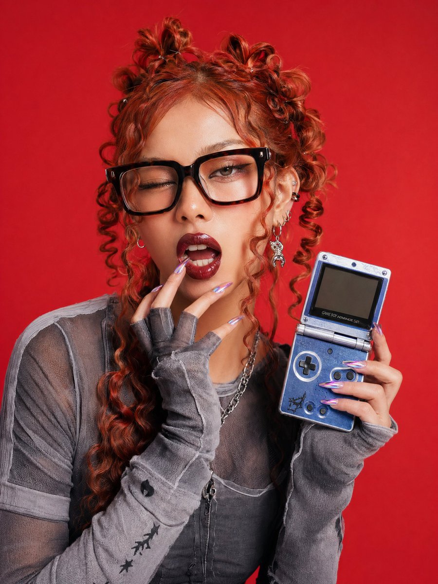 界面稿 GPT Image 2 提示词：Editorial Portrait with Retro Handheld
