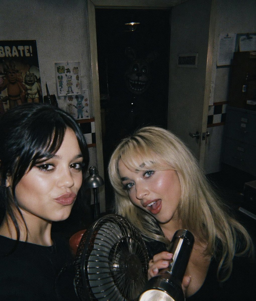 产品视觉 GPT Image 2 提示词：Found-Footage Office Horror Snapshot