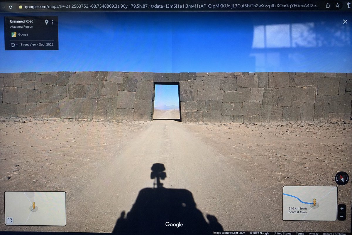 信息图 GPT Image 2 提示词：Google Street View Anomaly Screen Photo