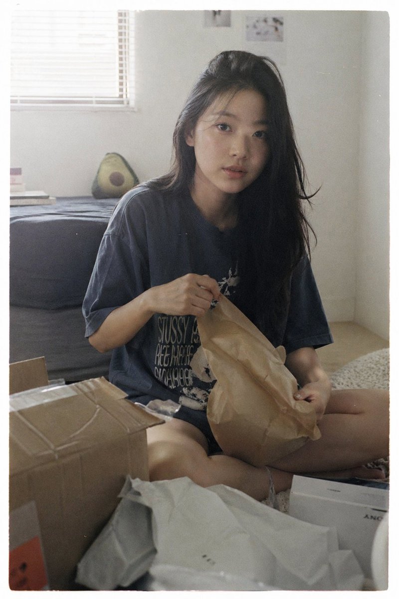产品视觉 GPT Image 2 提示词：Japanese Film Aesthetic Unboxing Scene