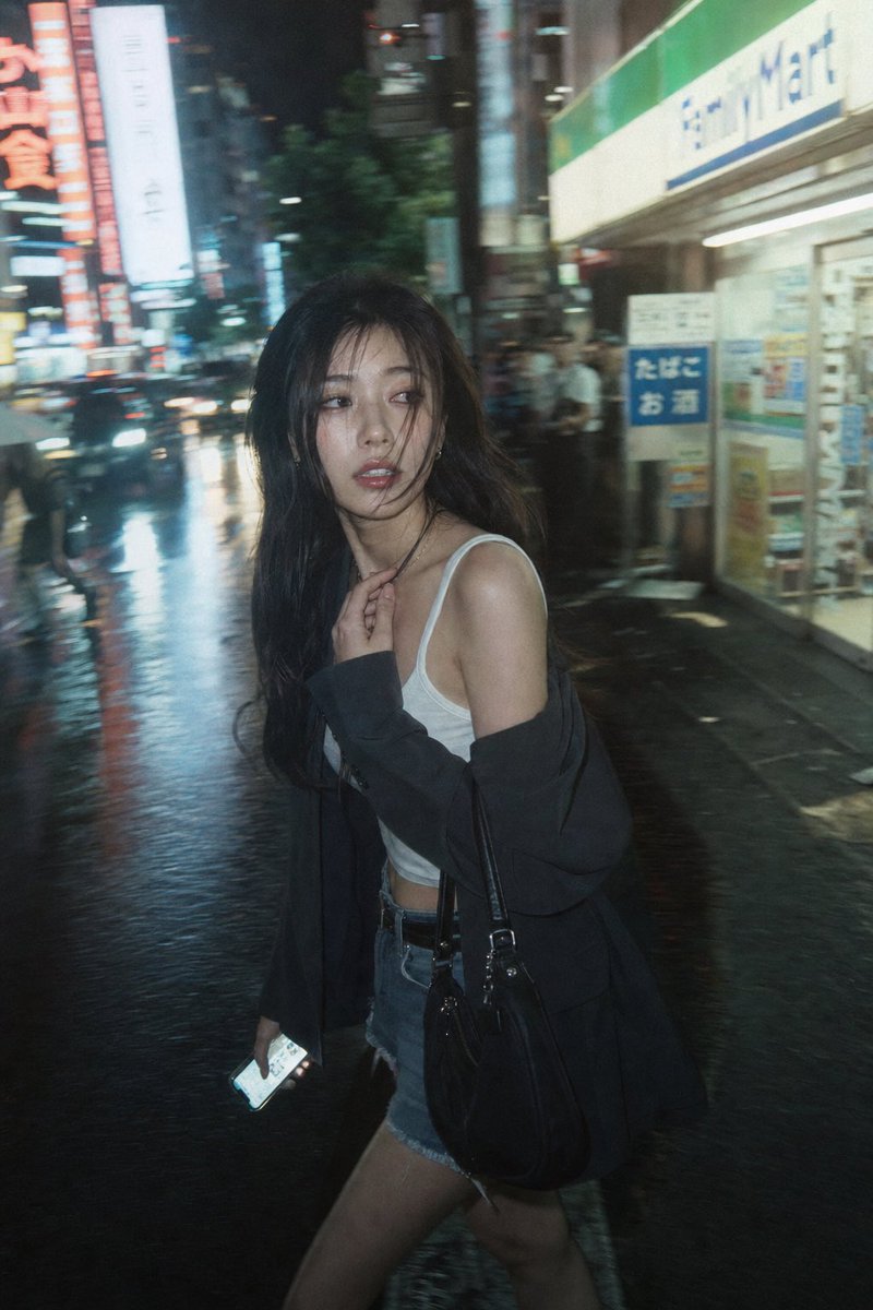 产品视觉 GPT Image 2 提示词：Japanese Film Noir Street Snapshot