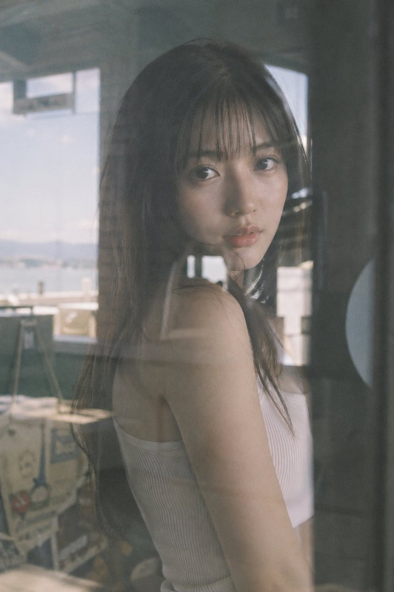 界面稿 GPT Image 2 提示词：Japanese Idol Reflection Aesthetic