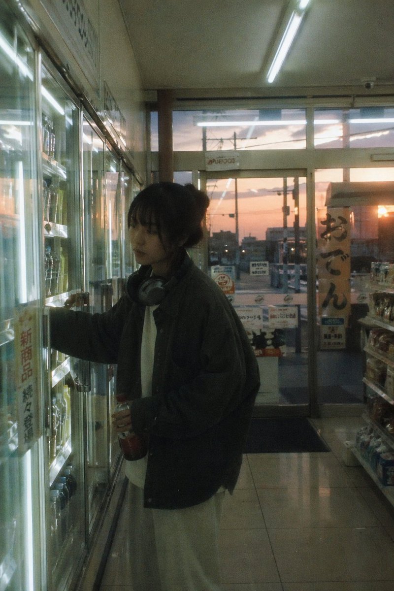 界面稿 GPT Image 2 提示词：Japanese Negative Film Aesthetic