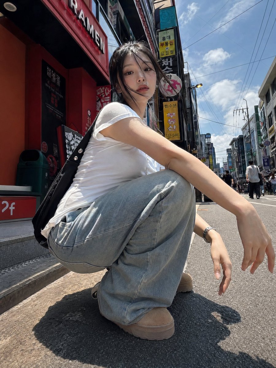 创意灵感 GPT Image 2 提示词：Korean Girl Street Photography