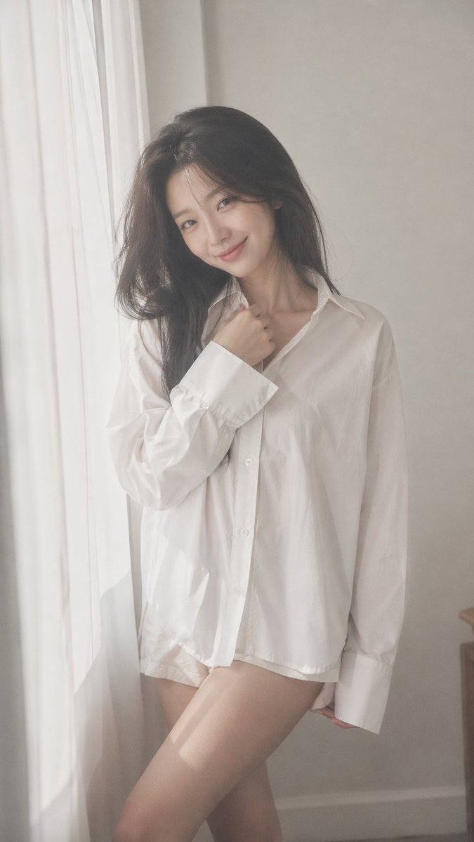 界面稿 GPT Image 2 提示词：Korean Idol Dreamy Portrait