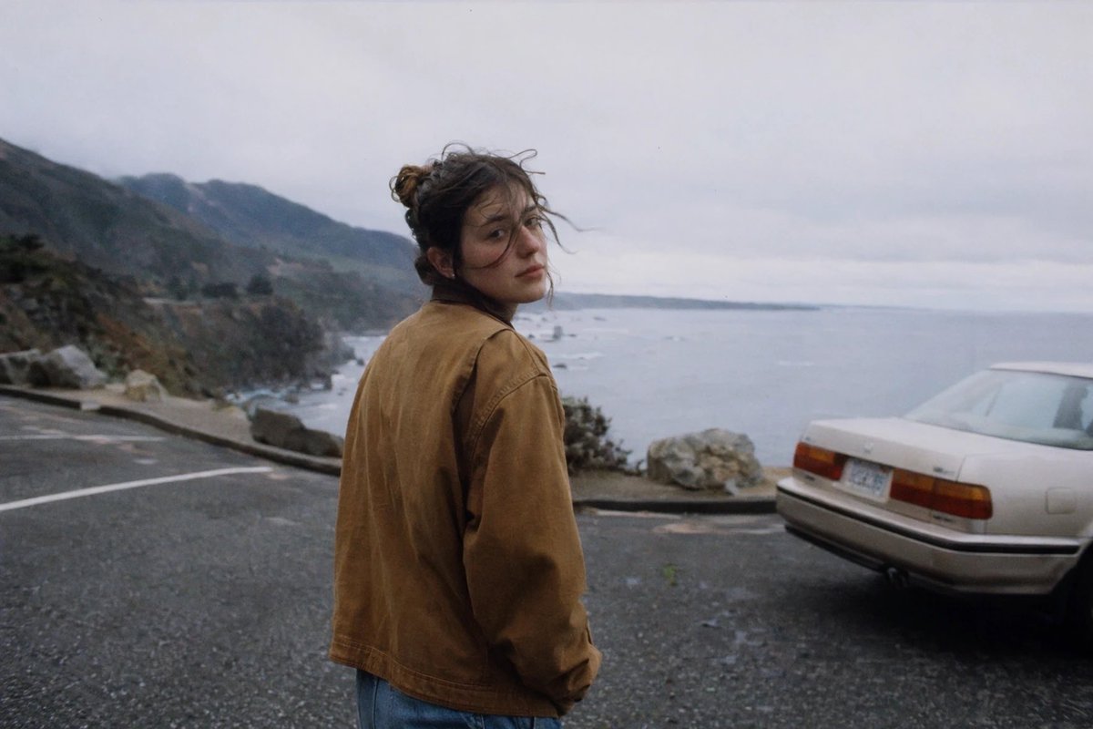 产品视觉 GPT Image 2 提示词：Moody Coastal Road Trip Portrait