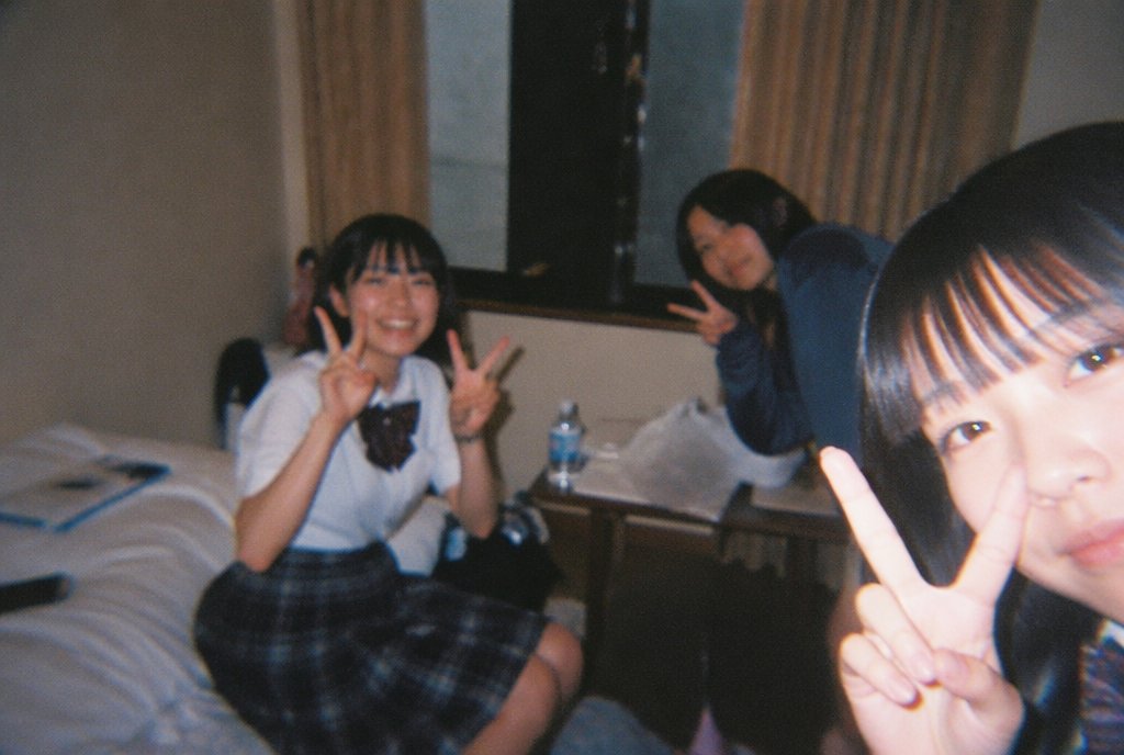 故事绘本 GPT Image 2 提示词：Nostalgic Disposable Camera Snap Prompt