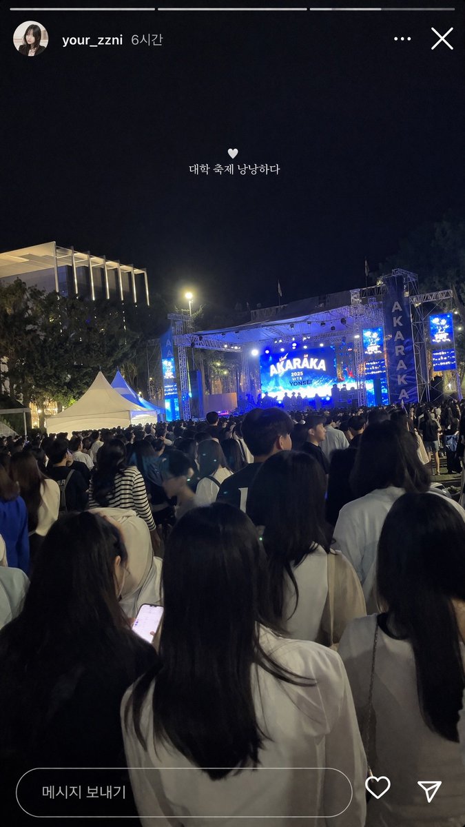 界面稿 GPT Image 2 提示词：Social Media Concert Story Mockup