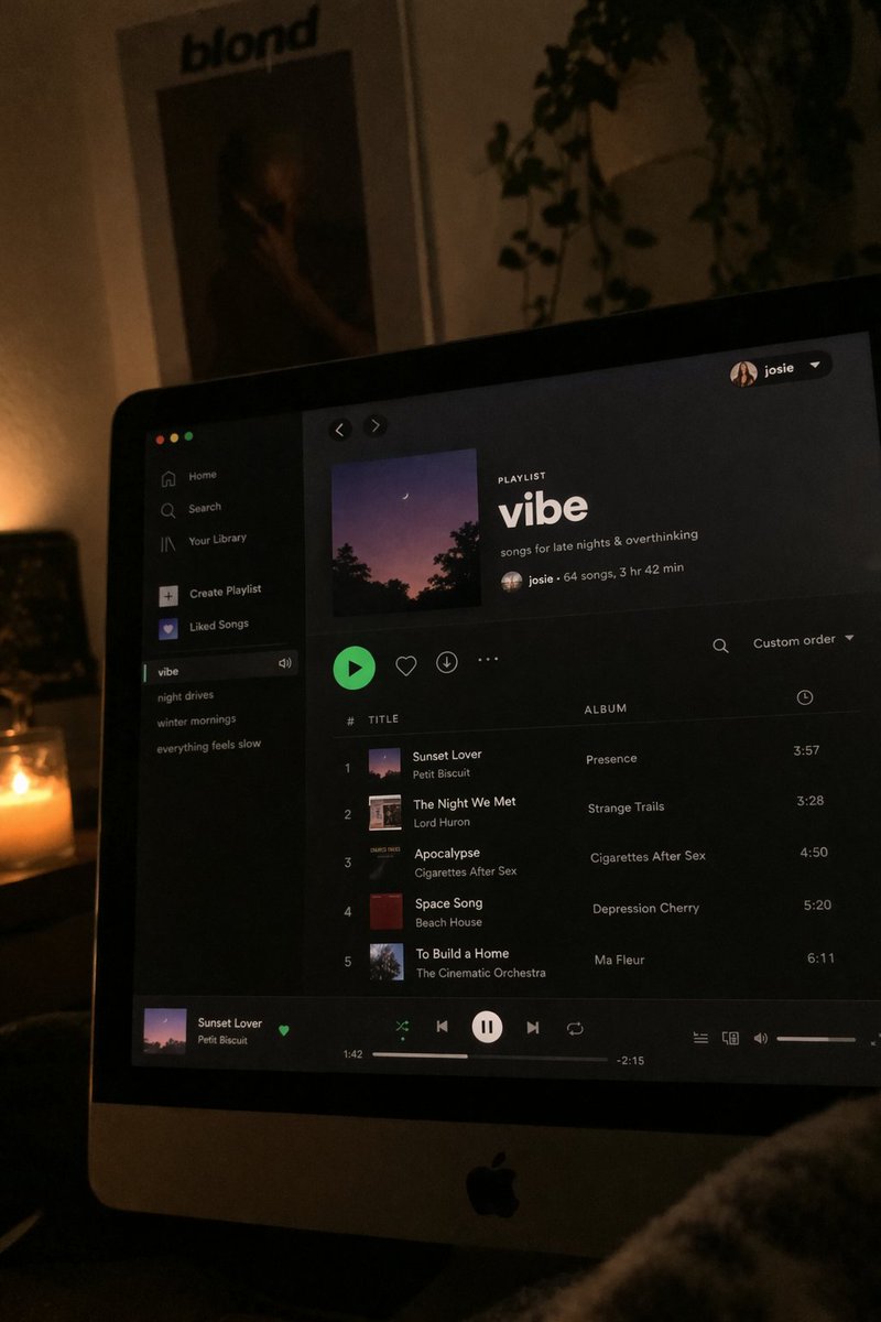 界面稿 GPT Image 2 提示词：Spotify Playlist Screen at Night