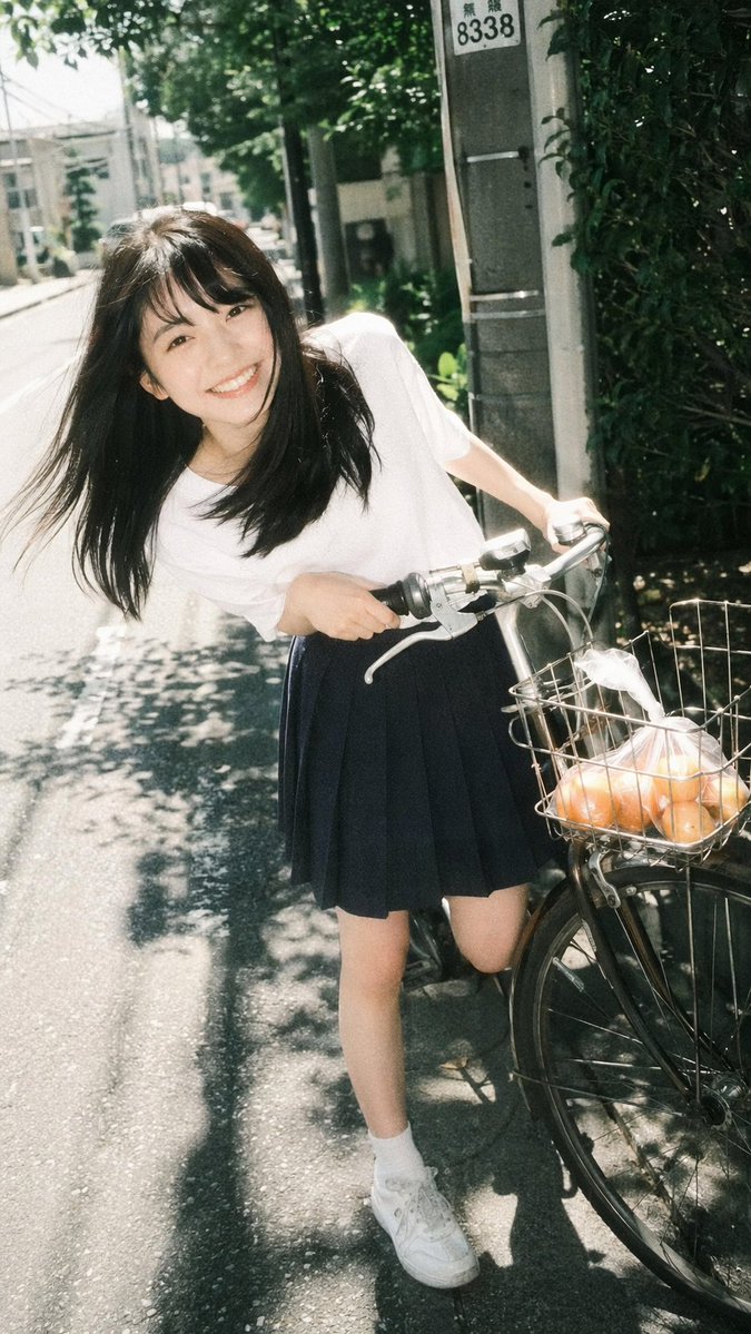 界面稿 GPT Image 2 提示词：Vintage Film Portrait of Girl with Bicycle